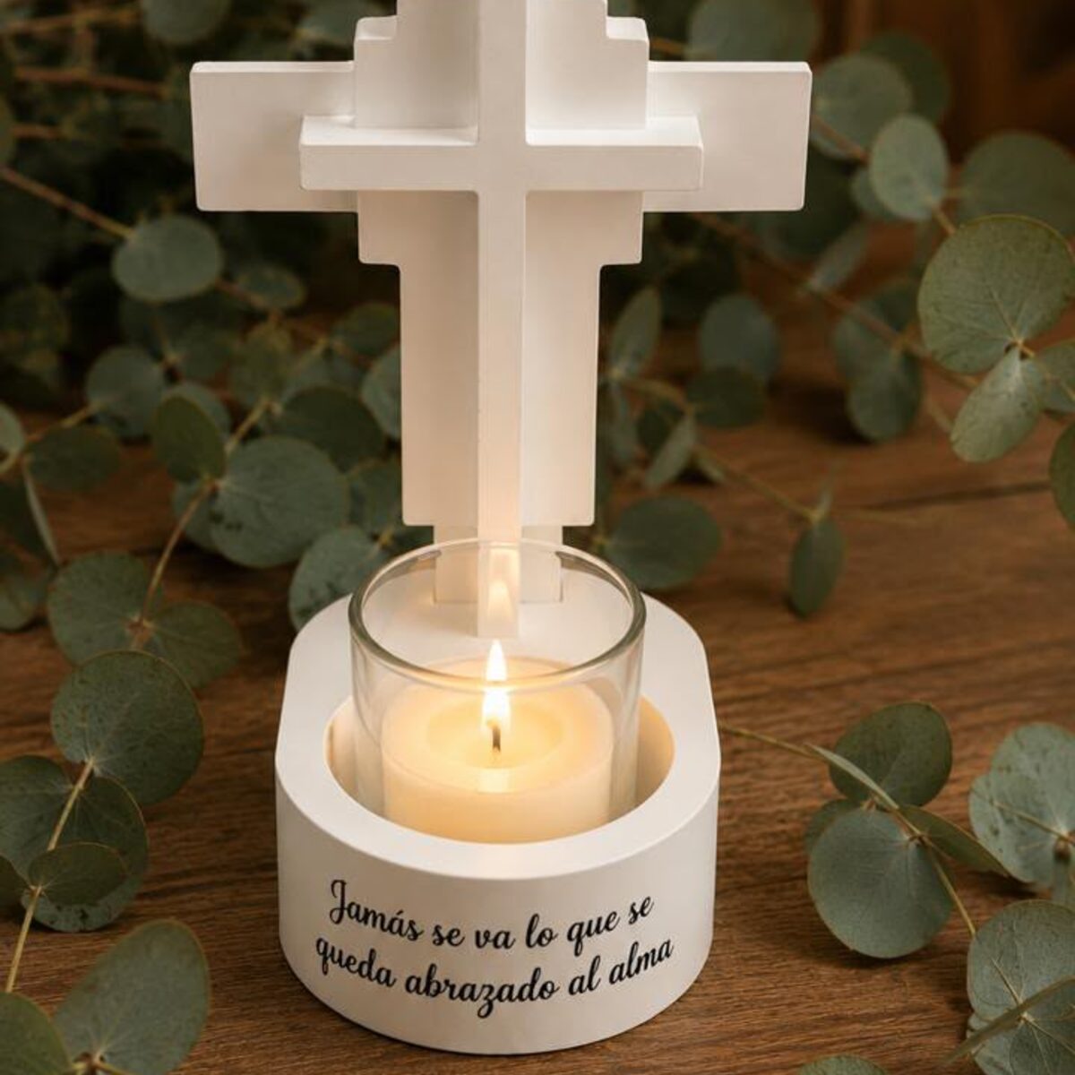 Cruz en cemento blanco como pieza conmemorativa - Fina Coquetería Medellín